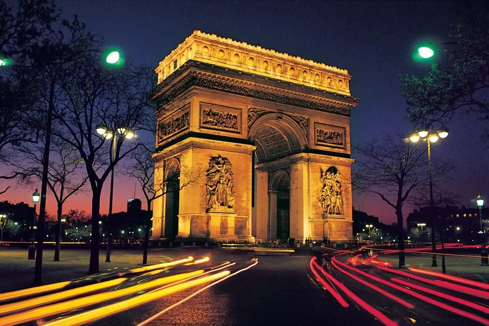 arc_de_triomphe_at_night