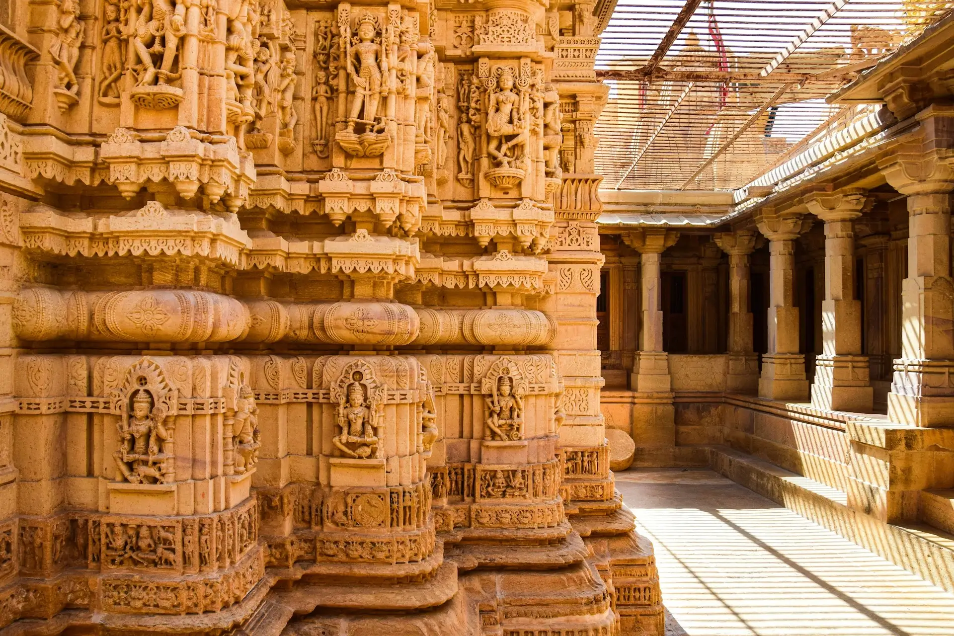 india-an-intricately-carved-wall