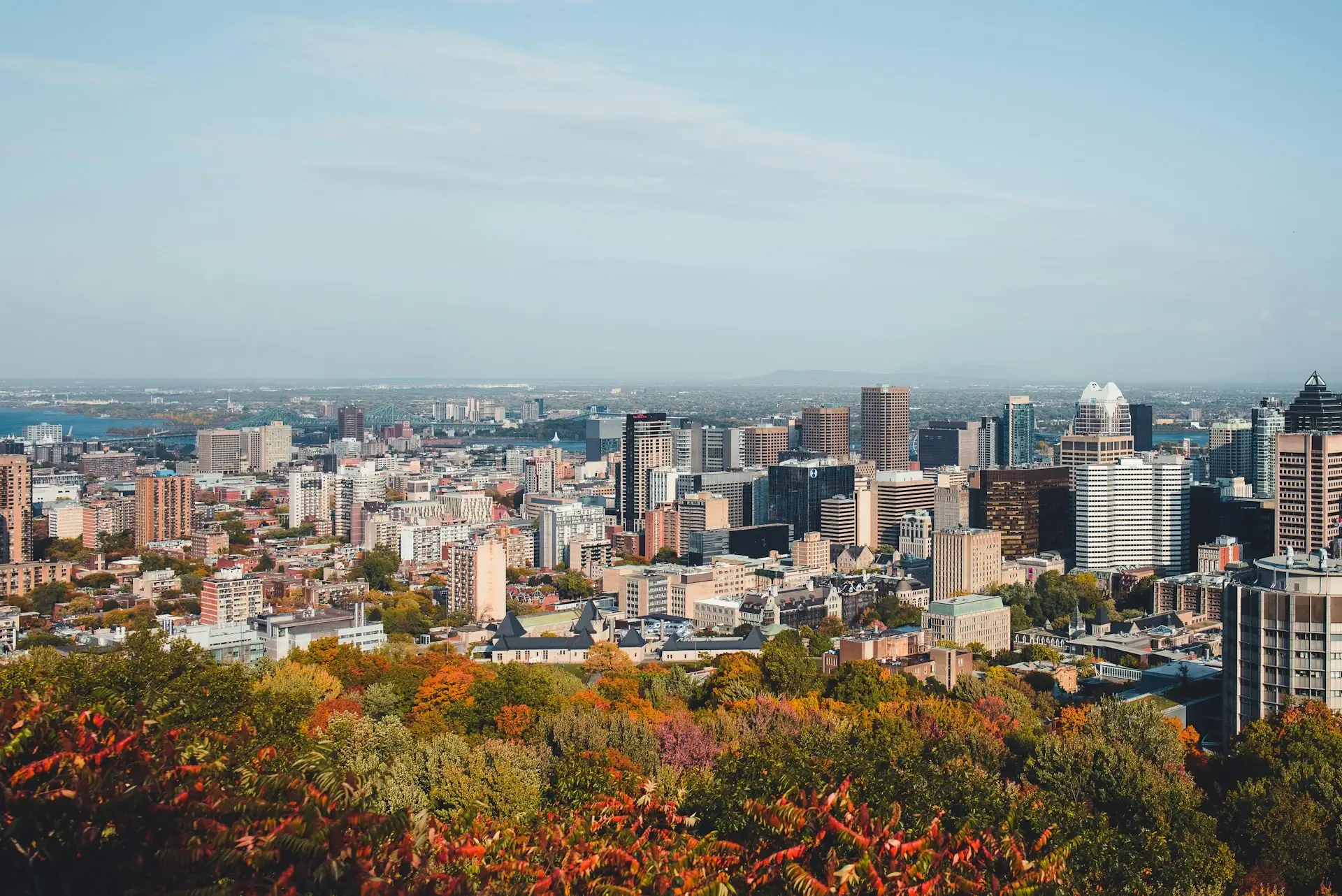 montreal-skyline-under-blue-sky